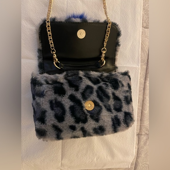 AREA STARS FAUX FUR SHOULDER BAG - Picture 10 of 14